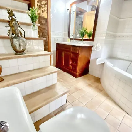 Spacious With Mountain View In