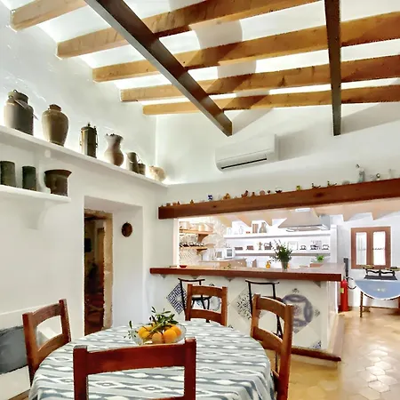 Spacious With Mountain View In Apartment Pollenca